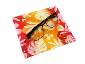 Microfiber cloth 17×18 cm – full-color sublimation print, modern floral motif, certified quality from AMGS Group.