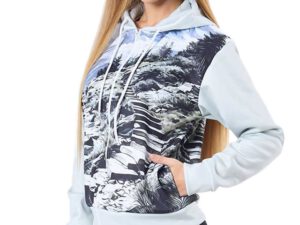 Reversible women’s sports hoodie with print, featuring a hood and kangaroo pocket. Perfect for training and outdoor adventures. Discover this model at AMGS Group and combine style with functionality!