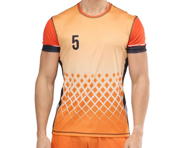 Men’s Sport Elastic T-shirt with short sleeves and number 5 – orange model with sublimation geometric print in shades of white and black. Made of elastic, breathable fabric, perfect for team sports. Available at AMGS Group.
